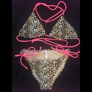 Victoria’s Secret Leopard Print String Bikini 👙🐆